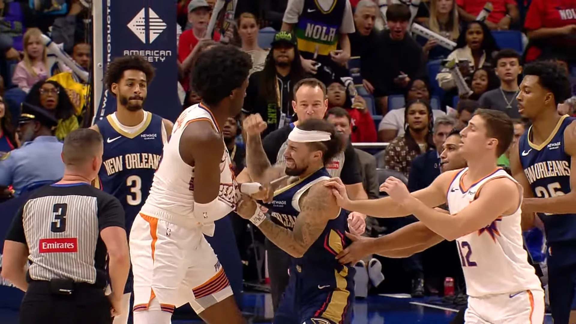 Альварадо б'є Вільямса / Скріншот