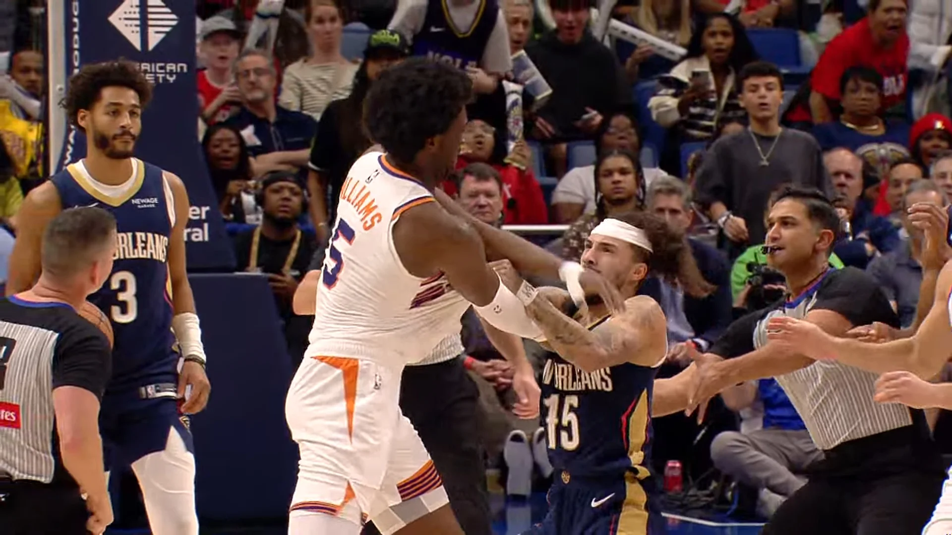 Альварадо б'є Вільямса / Скріншот