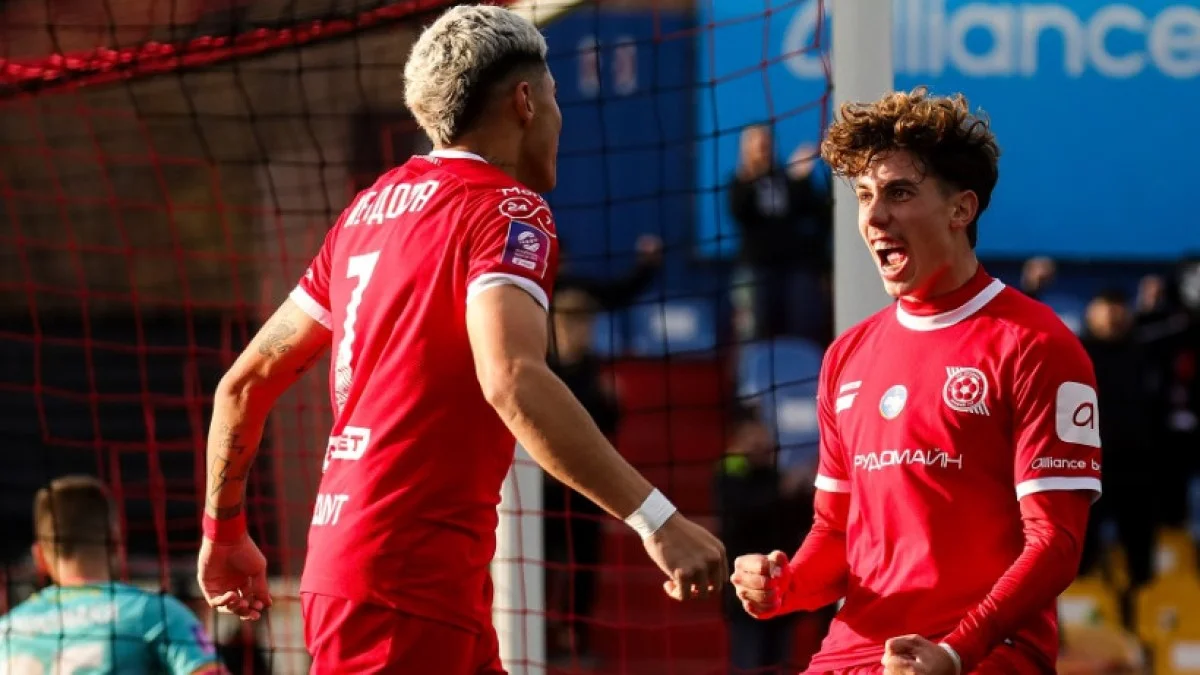 Глейкер Мендоза (ліворуч) / фото: ФК Кривбас