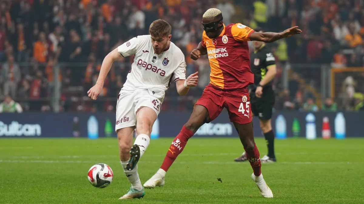 Арсений Батагов против Виктора Осимхена / Getty Images