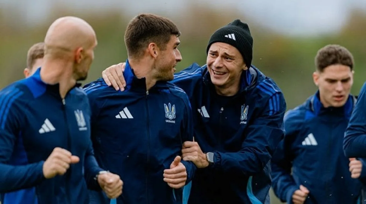 Руслан Малиновский (в центре) / УАФ