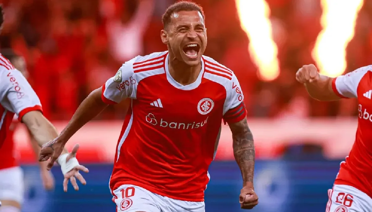 Фото к новости: Легенда Шахтера официально подписал контракт с 3-кратным чемпионом бразильской Серии А