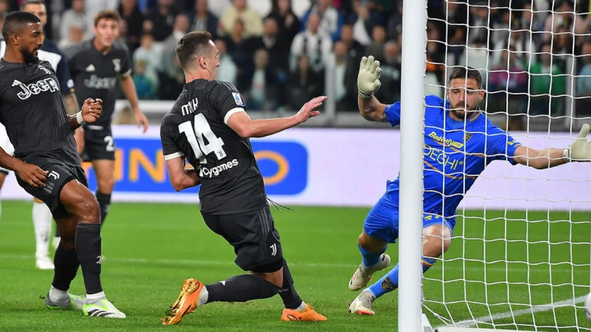 Фото к новости: Ювентус в матче с нереализованным пенальти расписал сенсационную ничью с Лечче и потерял шанс обойти Наполи в топ-3 Серии А