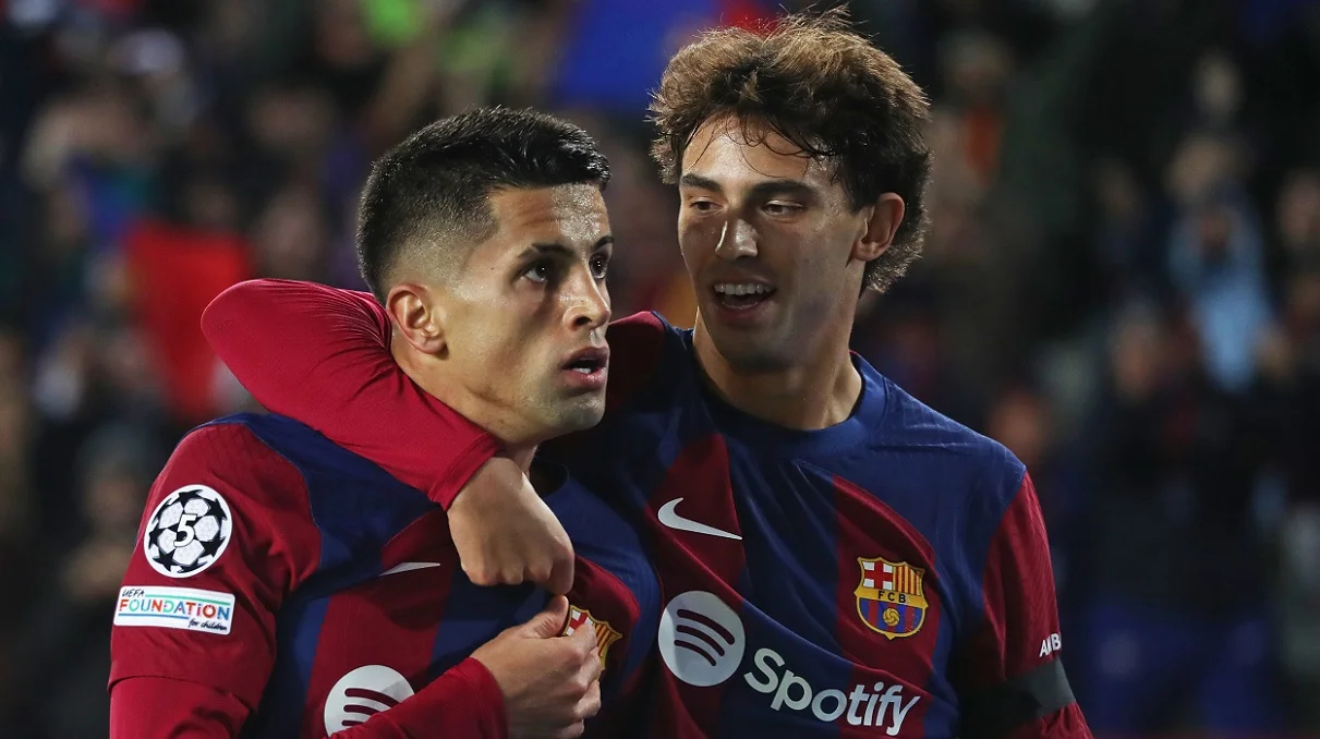 Жоау Канселу и Жоау Фелиш в Барселоне / Photo by Joan Valls/Urbanandsport/NurPhoto via Getty Images