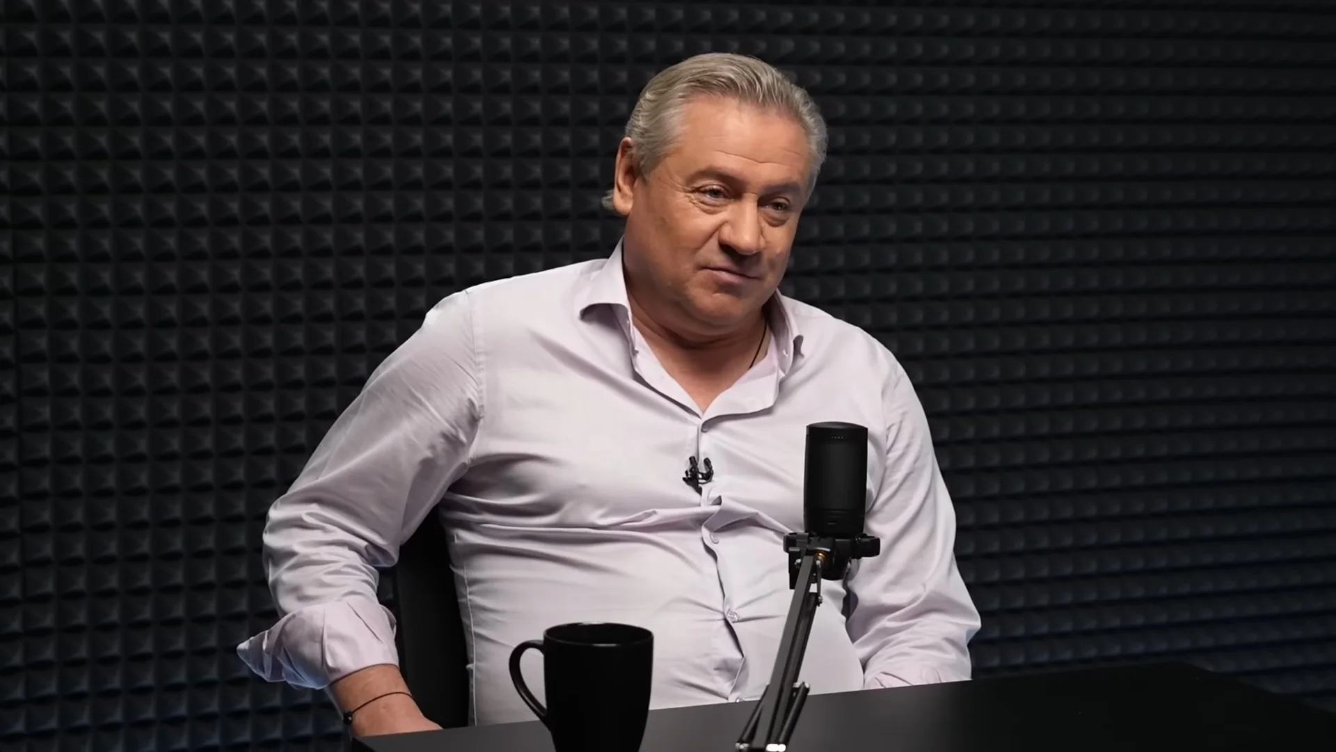 Фото к новости: Экс-игрок Динамо и Шахтера скулит, что ему не дают возглавить Манчестер Юнайтед – сейчас он тренирует в России