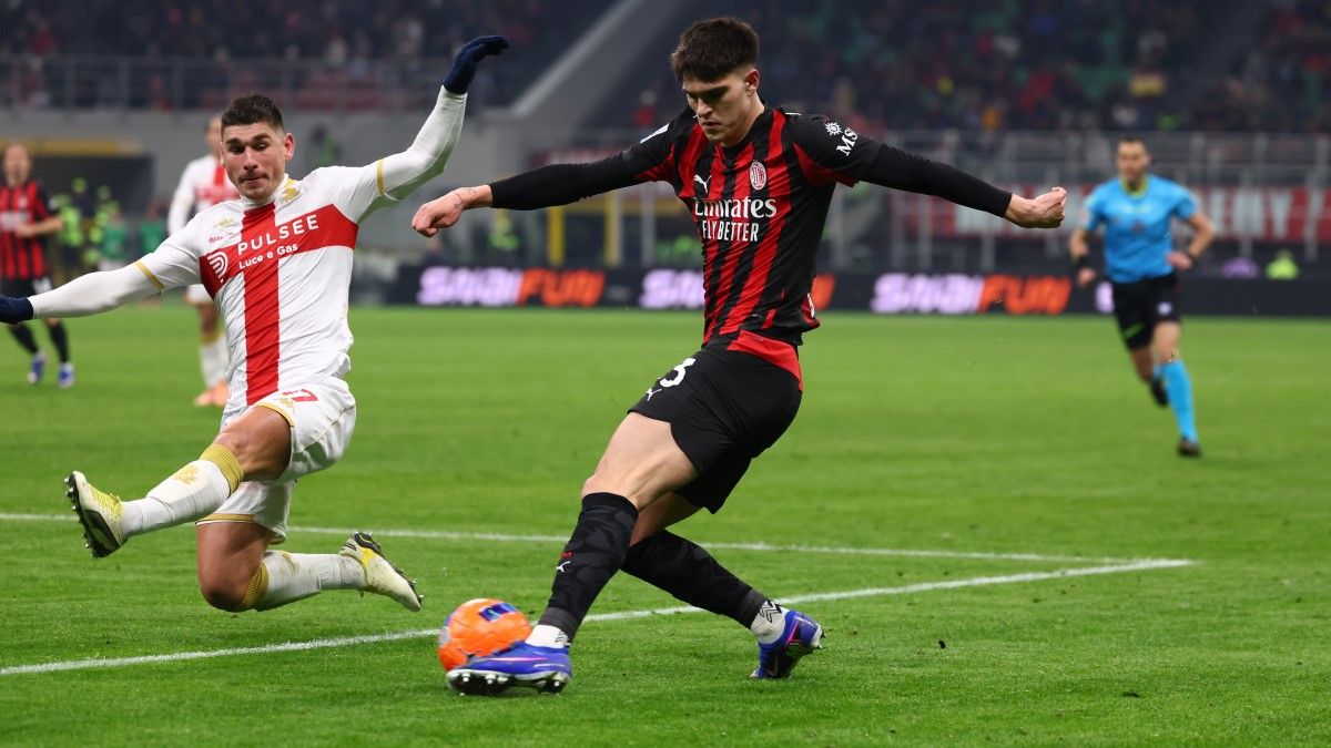 Руслан Маліновський у матчі проти Мілана / Photo by Giuseppe Cottini/AC Milan via Getty Images