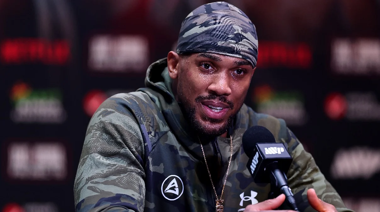 Фото к новости: Фьюри – Джошуа: Уоррен оценил возможность супербоя после трагического ДТП британца