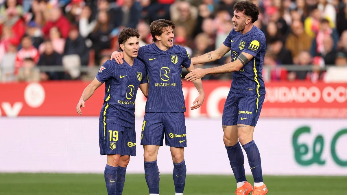 Хуліан Альварес, Конор Галлахер і Маттео Руджері / Photo by Judit Cartiel/Getty Images