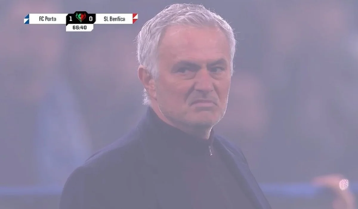 Моуринью снова недоволен / Скриншот