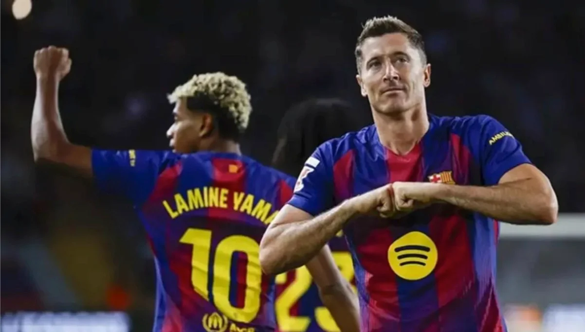 Ламін Ямаль та Роберт Лєвандовскі / фото: ALBERTO ESTÉVEZ / EFE