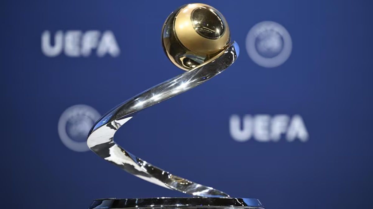 Трофей Євро з футзалу / фото: uefa.com/futsaleuro