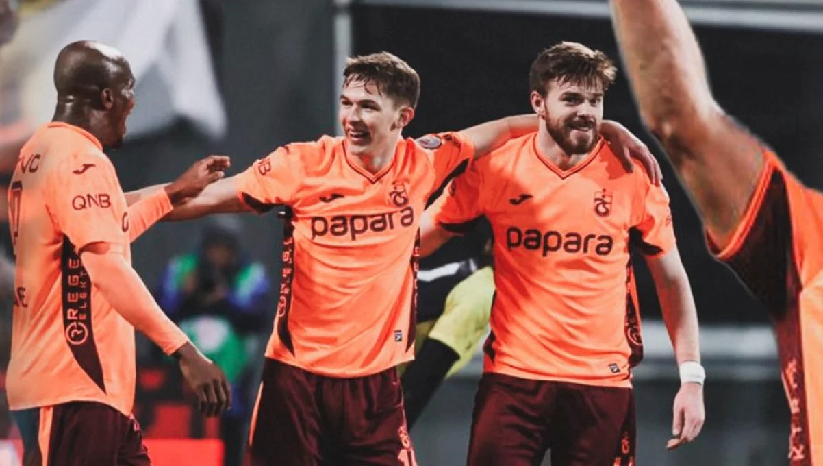 Данило Сікан (по центру) / фото із соцмереж