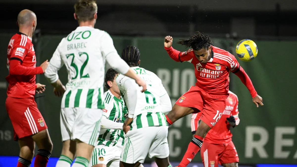 Леандро Баррейро забиває після передачі Георгія Судакова / Photo by Miguel RIOPA / AFP via Getty Images