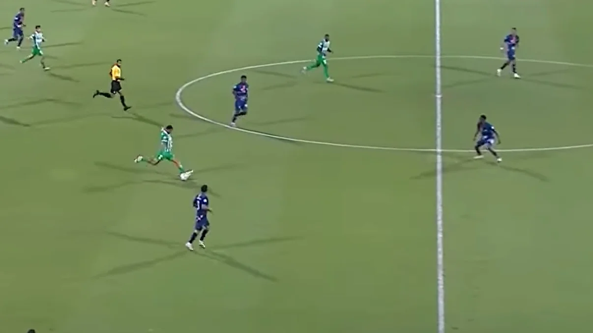 Кардона замахується на свій шедевр / Скрін