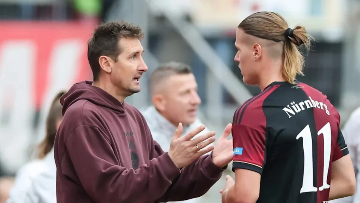 Мирослав Клозе и Артем Степанов / Фото: Daniel Löb/dpa