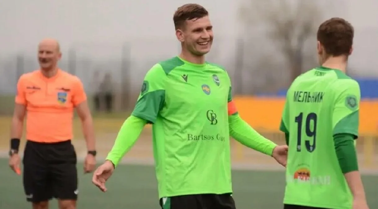 Борис Лотоцький (в центрі) / ФК Нива В
