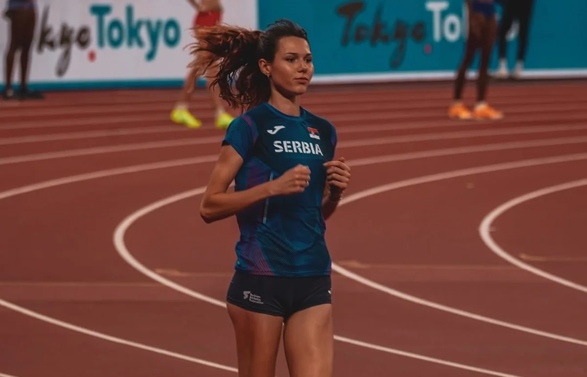 Ангеліна Топіч / фото: instagram.com/angelinatopic