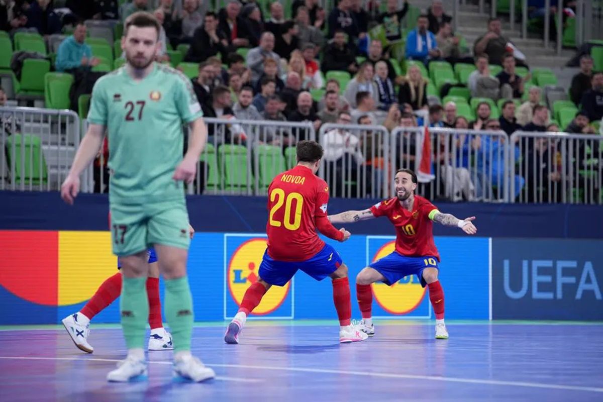 Іспанці здолали білорусів / фото: UEFA