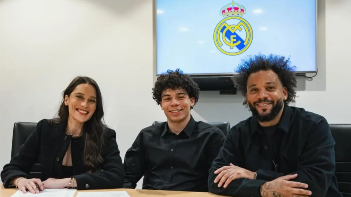 Энцо Алвес с матерью и отцом / фото из соцсетей