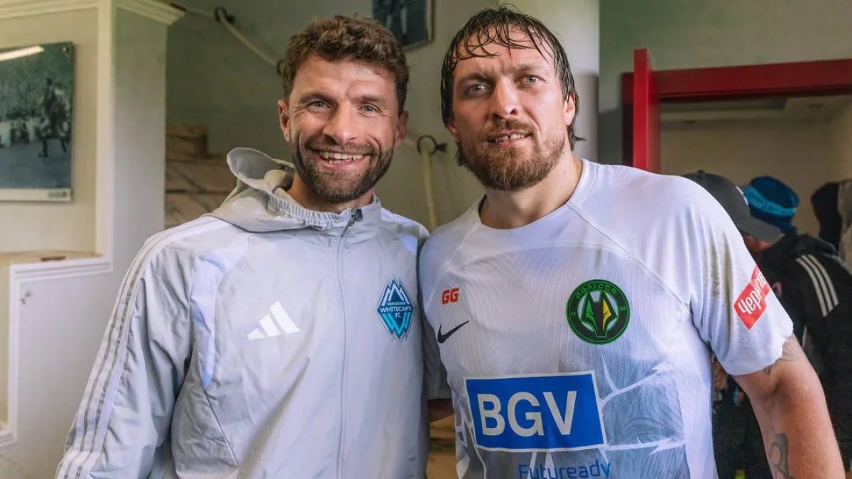 Томас Мюллєр та Олександр Усик / фото: ФК Полісся