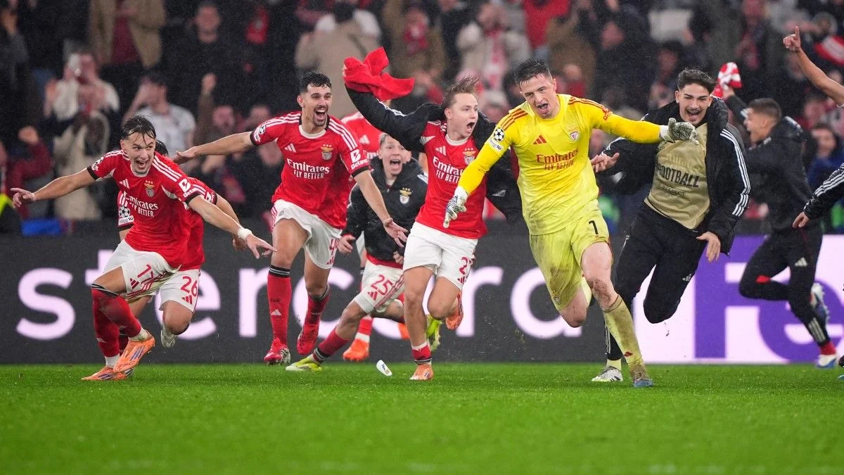 Игроки Бенфики празднуют гол Трубина / фото: Getty images