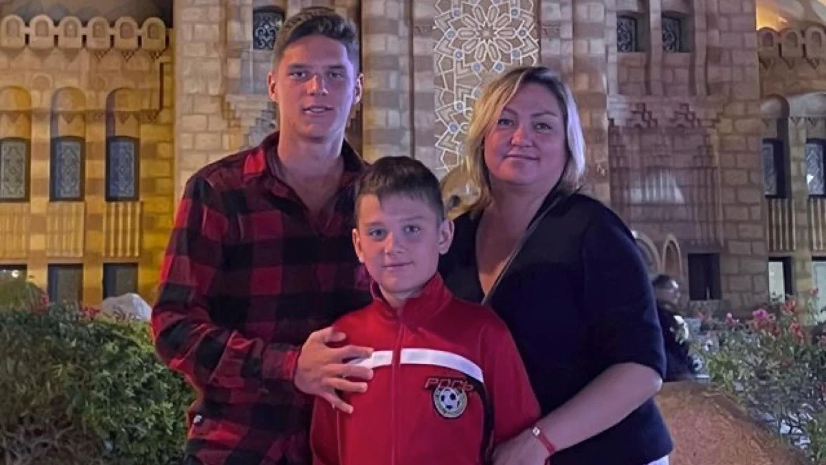 Илья Судаков (по центру) / фото из соцсетей