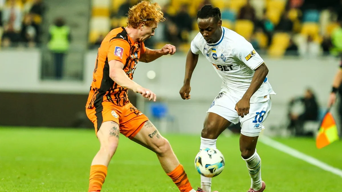 Юхим Конопля проти Шоли Огундани / фото: ФК Динамо Київ