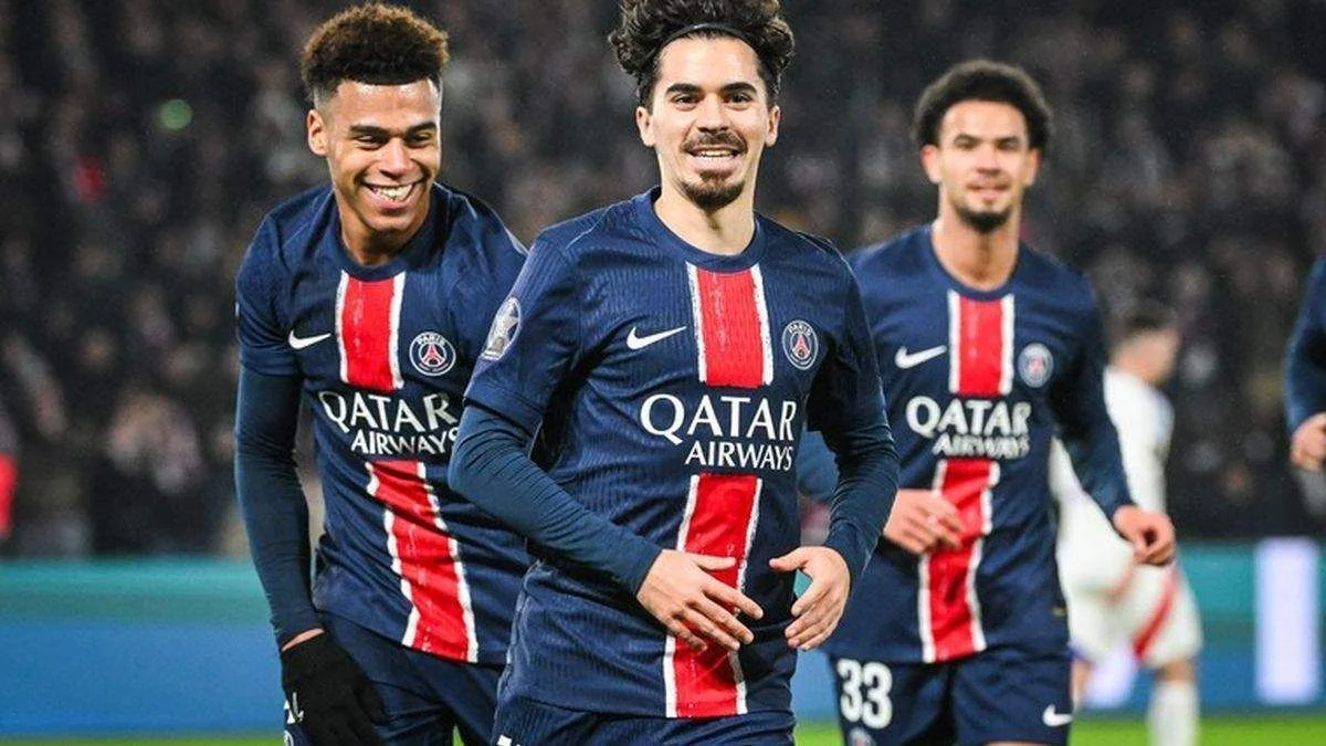 Витинья (в центре) / Pro Shots