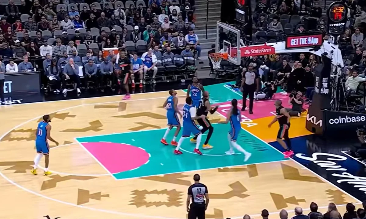 Сперс знову здолали Тандер / скріншот