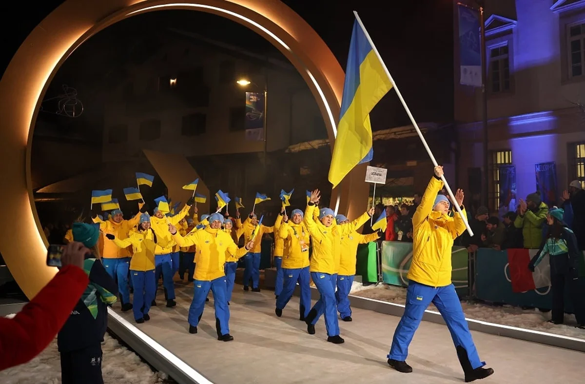 Сборная Украины на церемонии открытия Олимпиады 2026 / Getty Images
