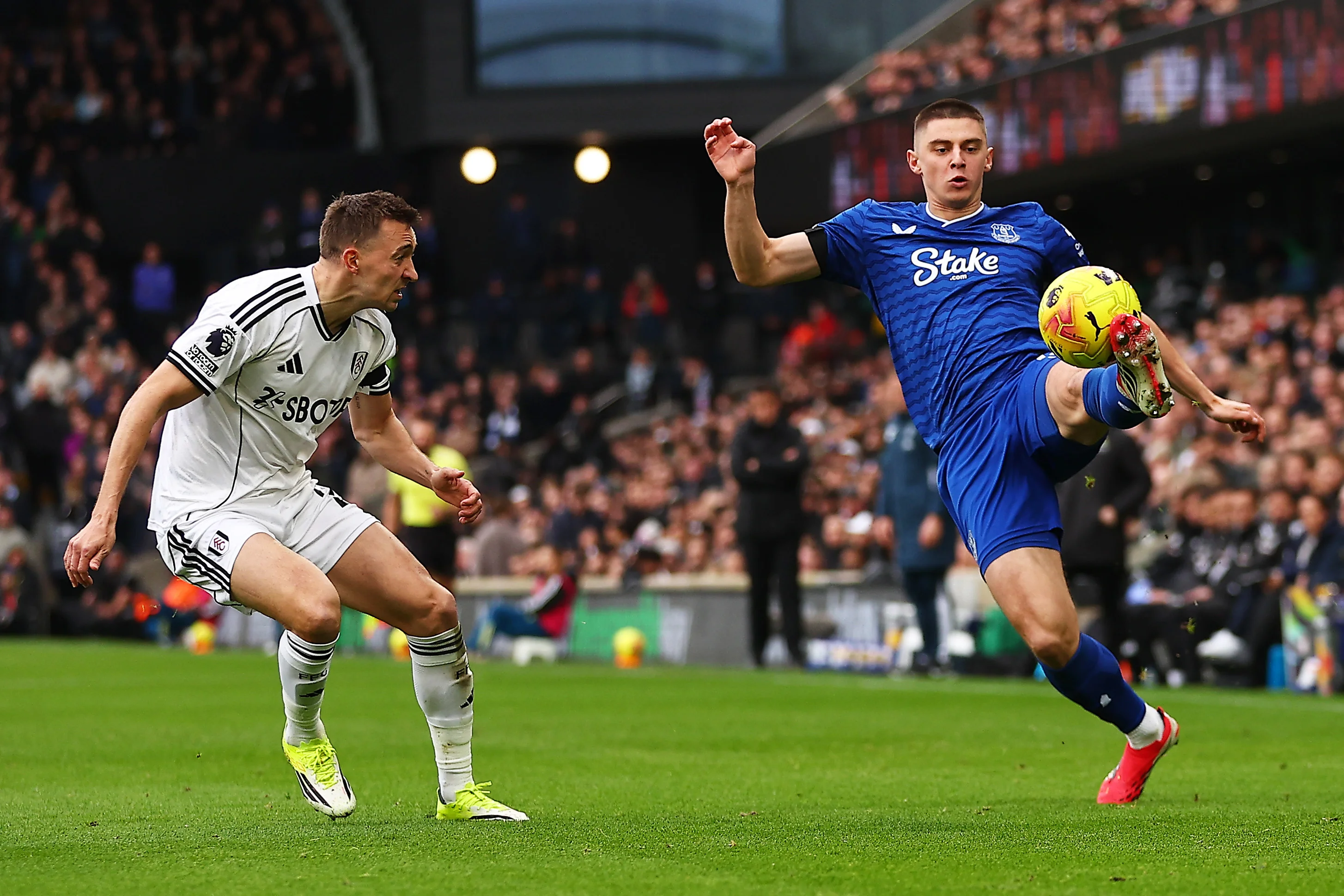 Виталий Миколенко против Тимоти Кастаня / Peter Nicholls/Getty Images
