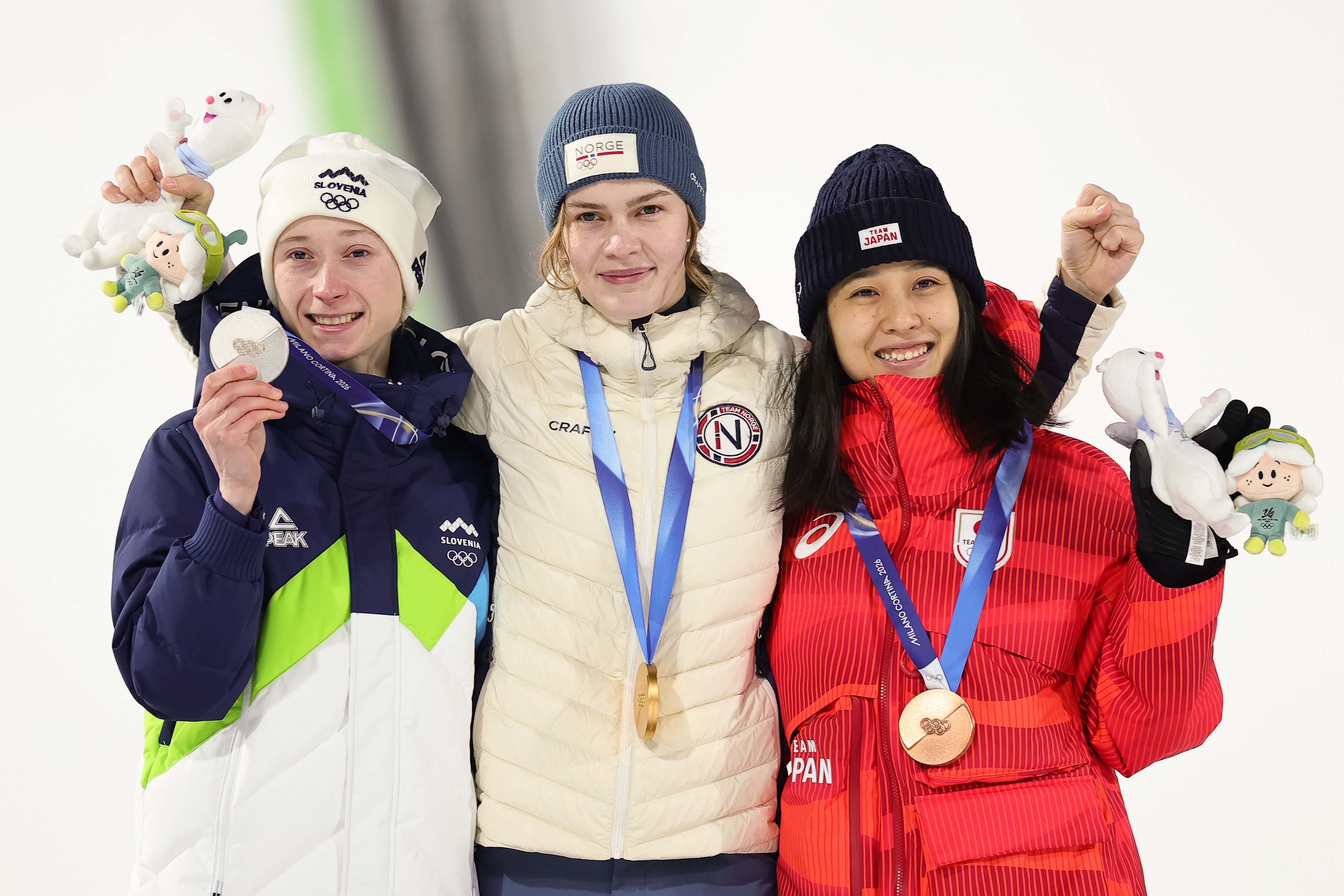 Олімпійські призерки зі стрибків на лижах з трампліна / фото: Getty images