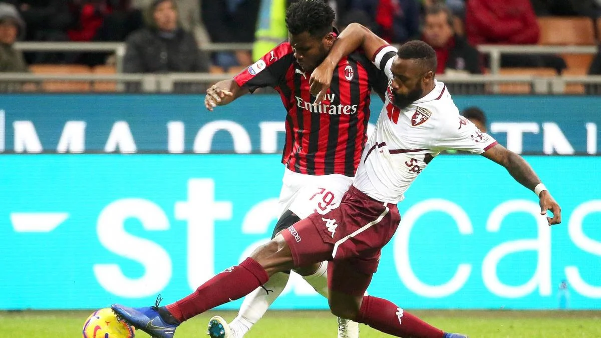 Николя Нкулу (в белой форме) / Maxppp