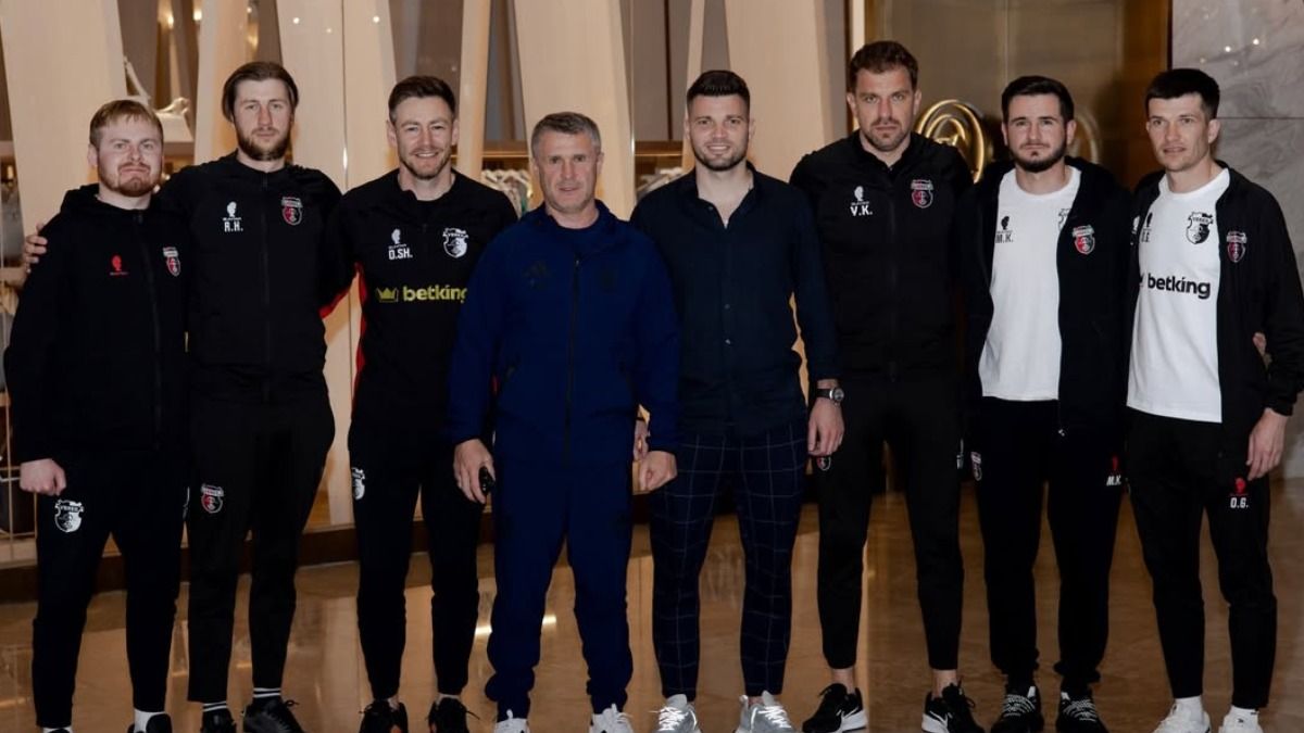 Ребров з тренерським штабом Вереса / Фото: instagram.com/veres.club/