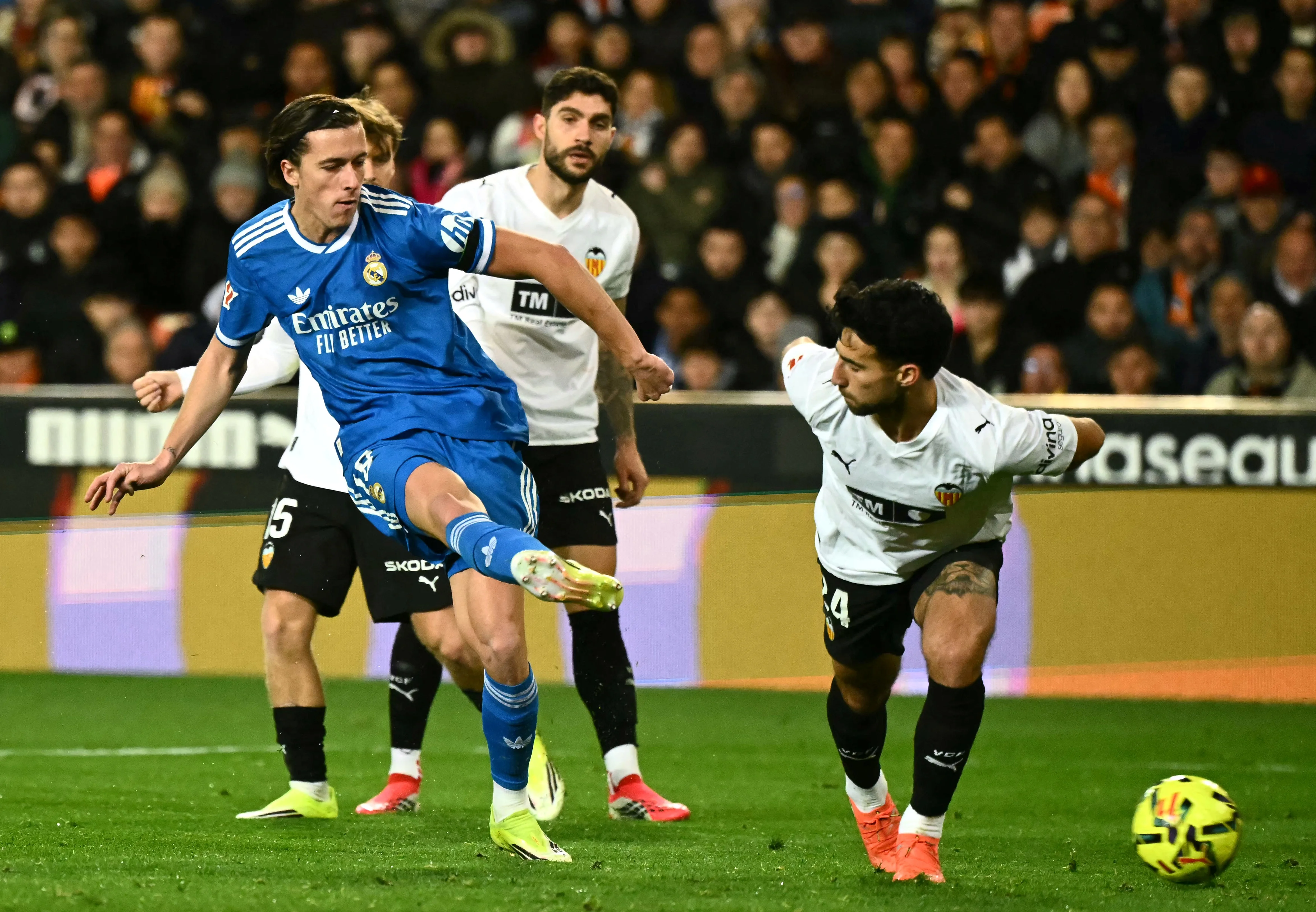 Валенсія – Реал Мадрид – 0:2 / JOSE JORDAN / AFP via Getty Images