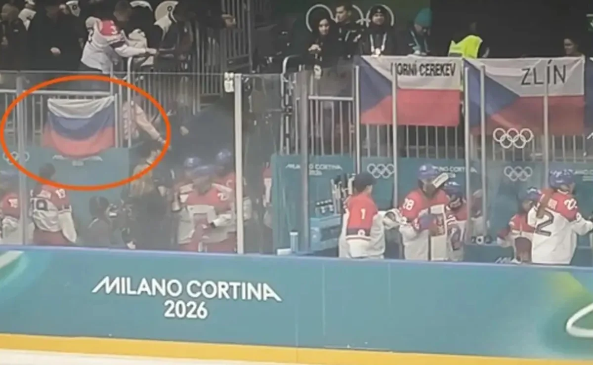 Прапор Росії на матчі Чехія - США / скріншот