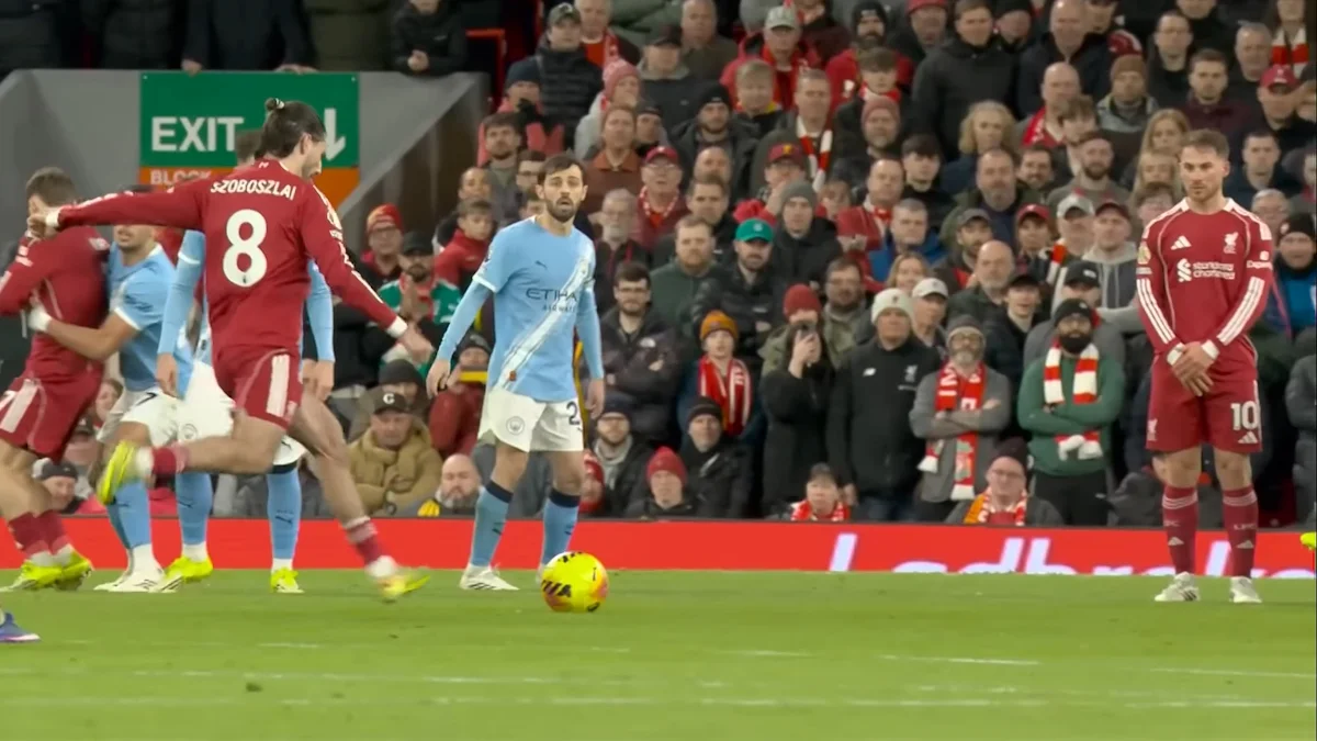 Собослай забиває гол у ворота Ман Сіті / Скріншот