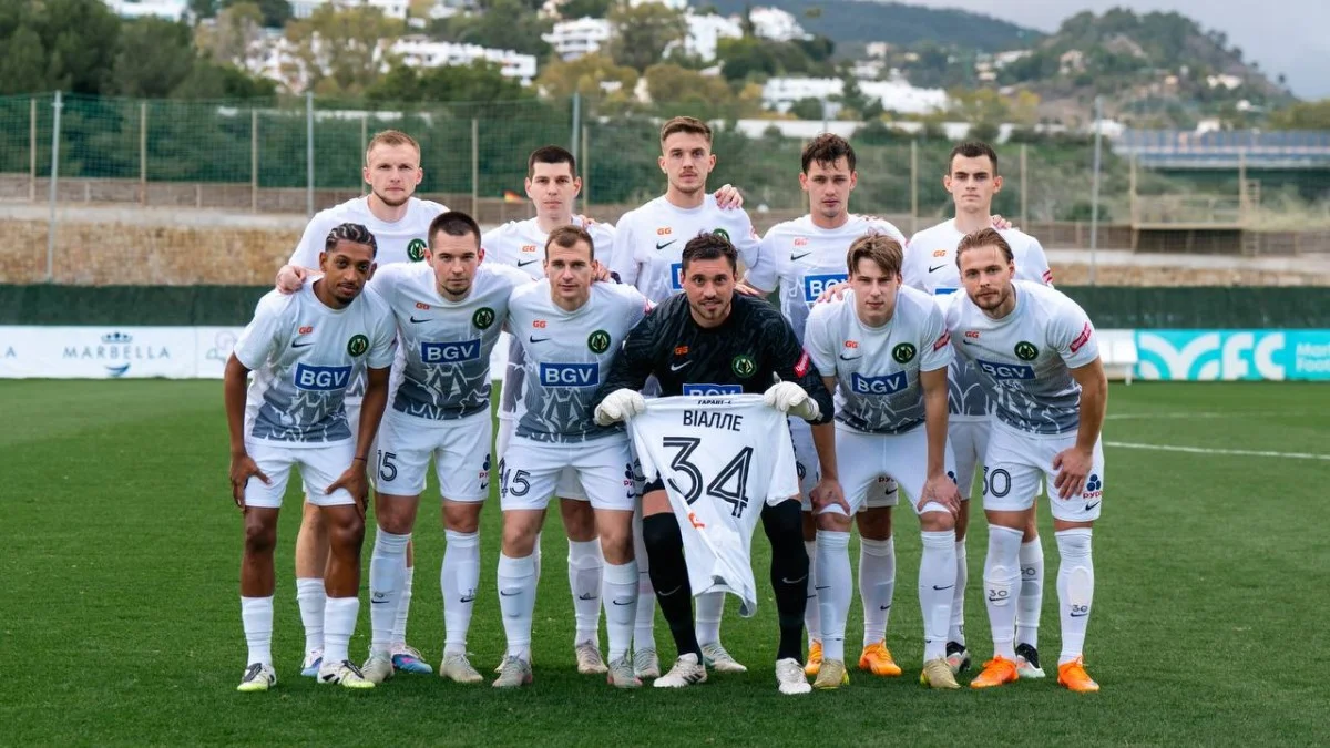 Гравці Полісся підтримали Жоао Віалле / фото: ФК Полісся