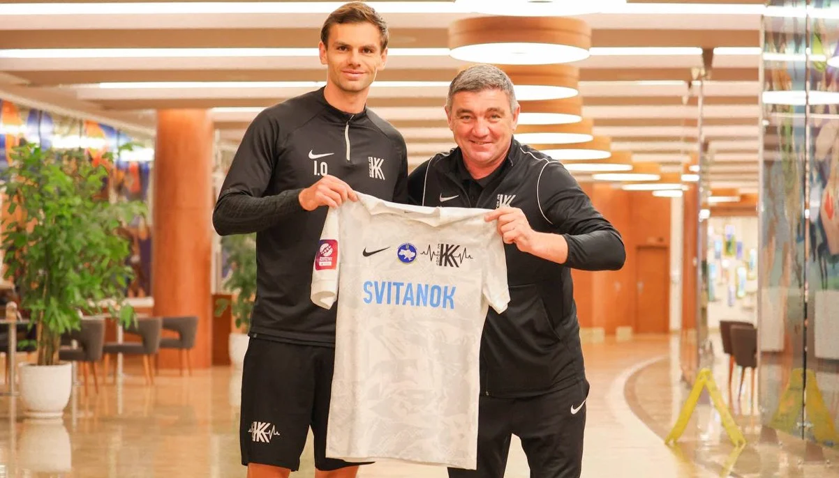 Даниил Хрипчук с Русланом Костышиным / фото: ФК Колос