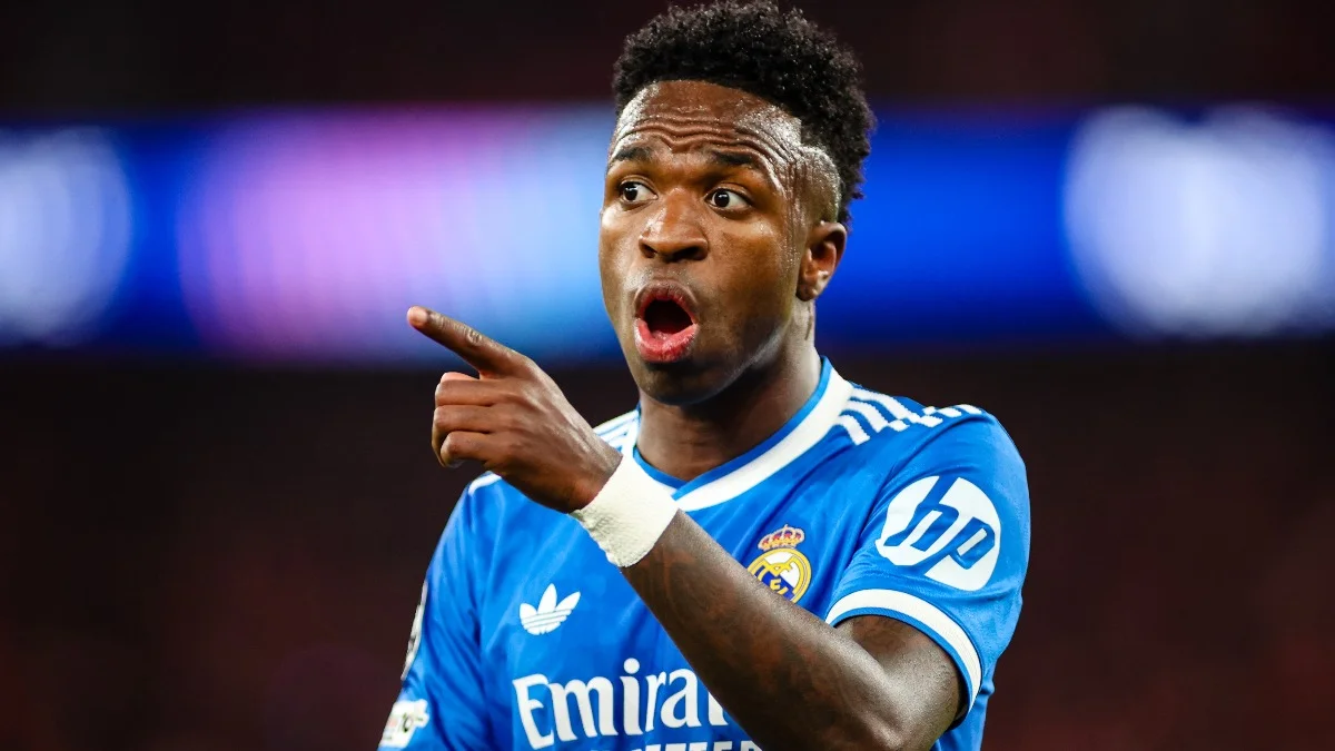 Фото к новости: Винисиус не понимает, за что получил желтую в матче с Бенфикой: "Расисты – это, прежде всего, трусы"