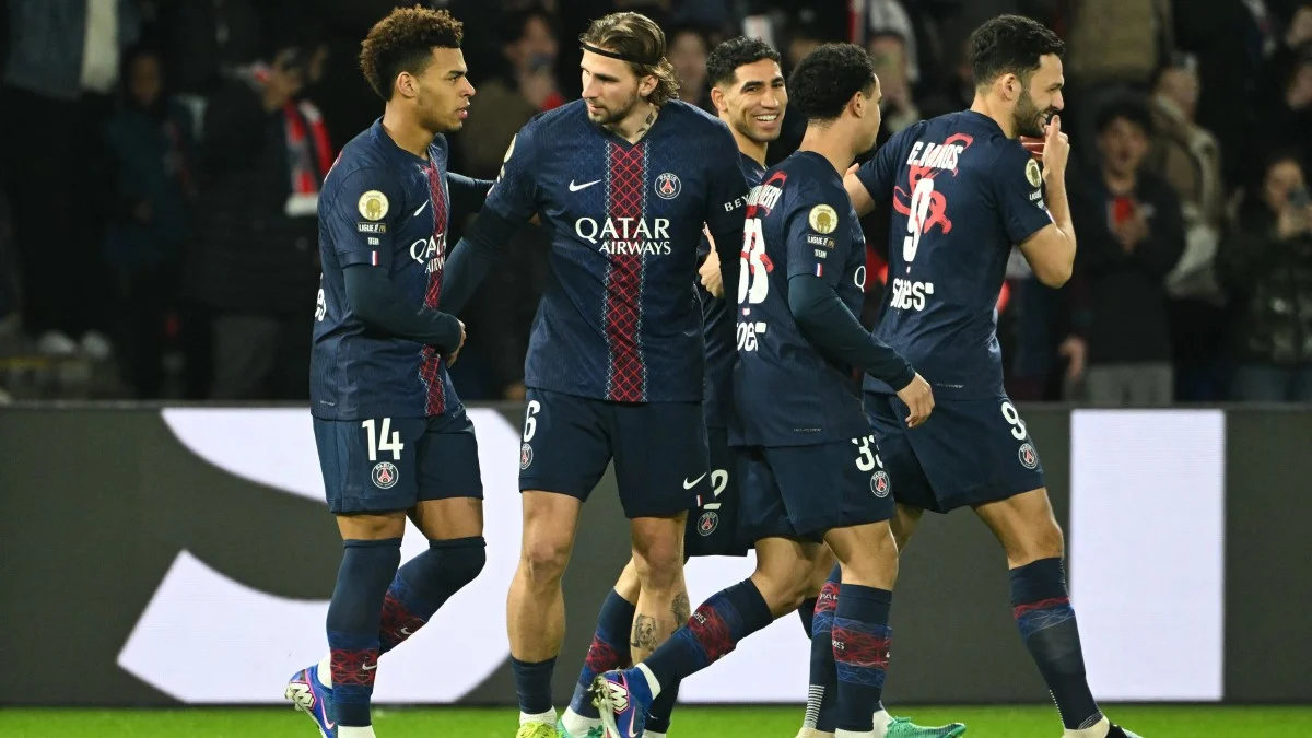 Фото к новости: ПСЖ обыграл команду экс-игрока Динамо и вернул себе лидерство – Забарный вышел в основе, но остался без работы