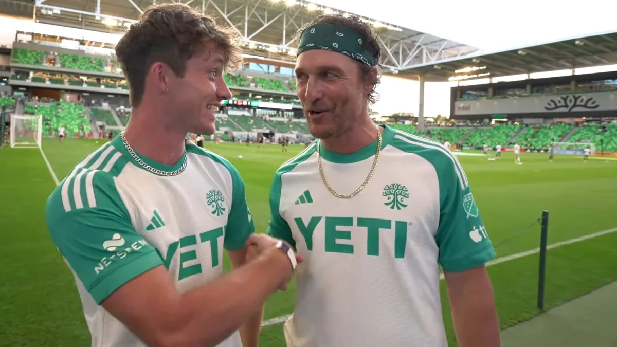 Макконахі (справа) з блогером Street Panna / Скріншот