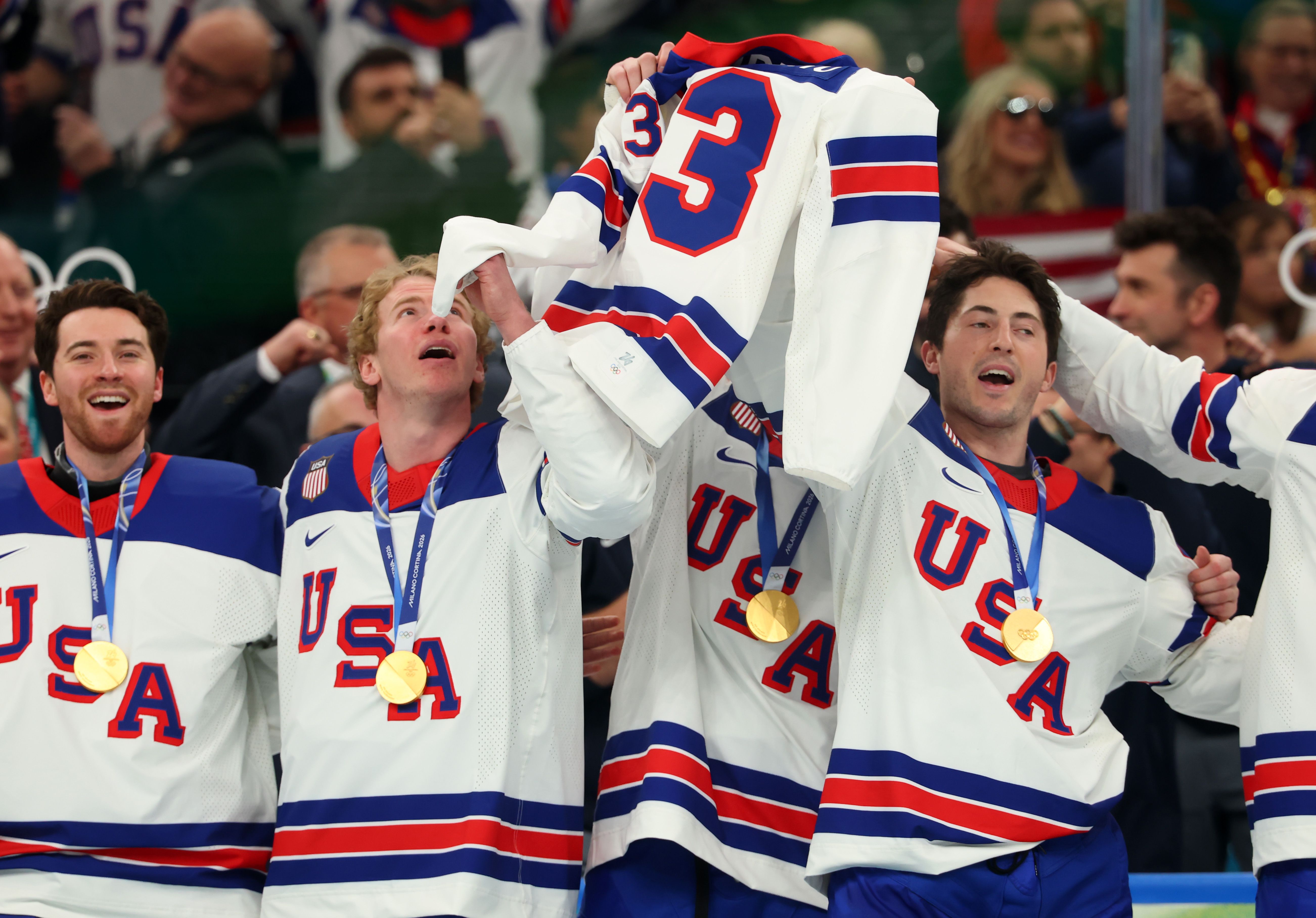 Сборная США по джерси Джонни Годро / фото: Getty images