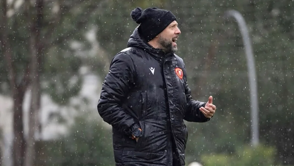 Фото к новости: Йовичевич вышел на акцию поддержки Украины – экс-тренер Шахтера обратился к миру (ФОТО)