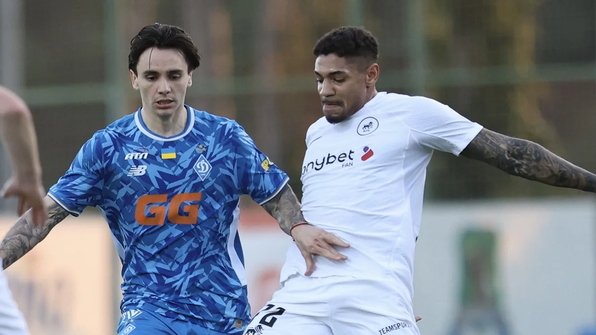 Кивинда (справа) в спарринге против Динамо / Фото пресс-службы киевлян