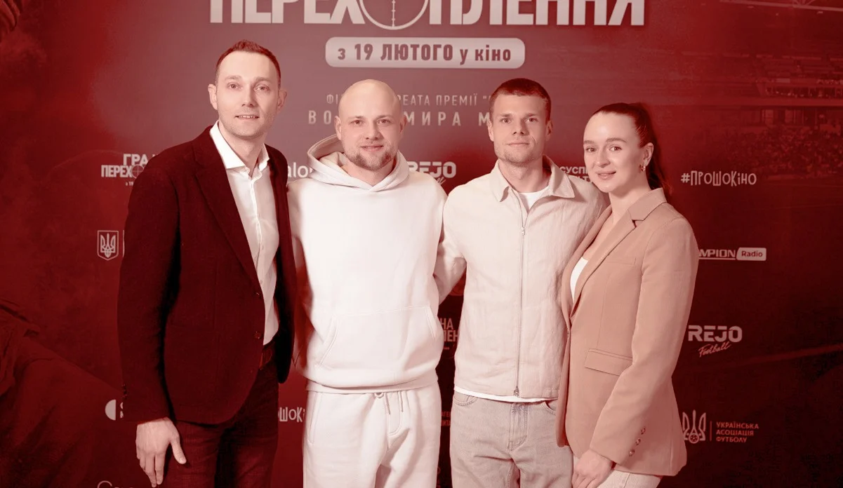 Володимир Мула (ліворуч) із родиною Михайленків / Facebook