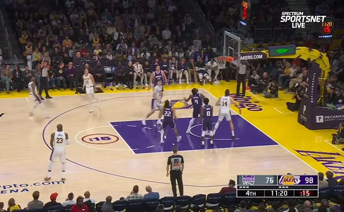 Лейкерс переиграли Сакраменто / скриншот