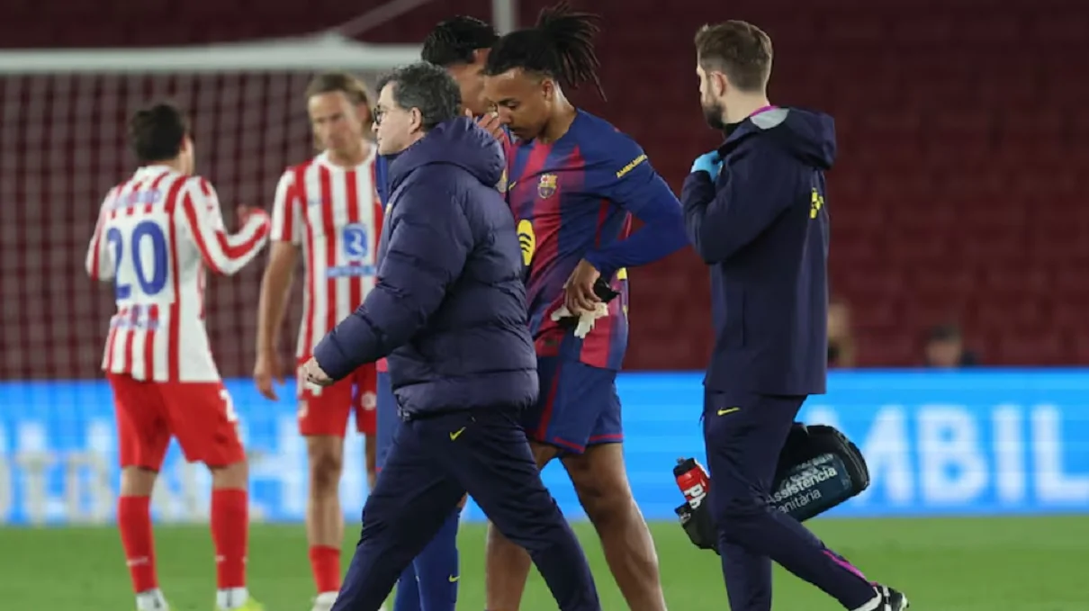 Кунде покидає поле / Фото Rodolfo Molina / AS