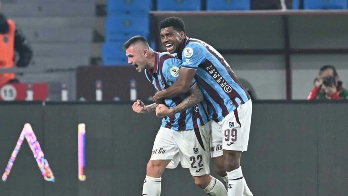 Олександр Зубков в обіймах партнера / фото: ФК Haber TS