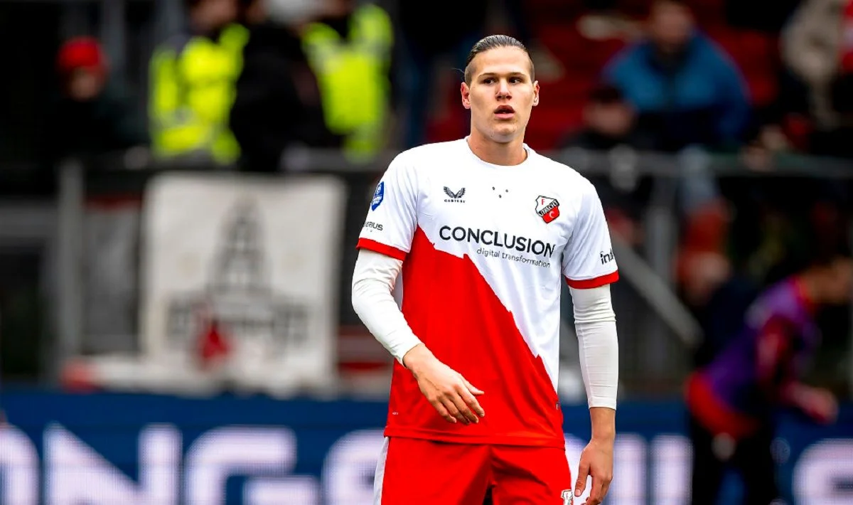 Фото к новости: Степанов стал худшим игроком матча Утрехта по версии Sofascore